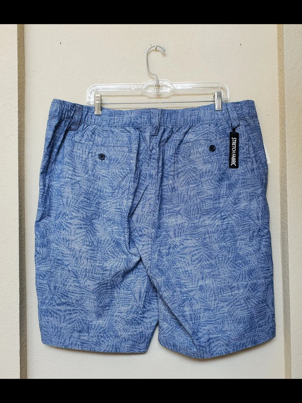 Roundtree & Yorke Blue Textured Palm-Print Flat Front Men's Shorts. Size 42